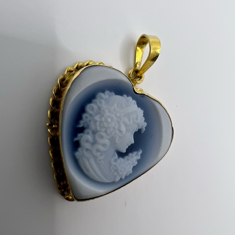 18 k gold onyx cameo pendant blue Vintage